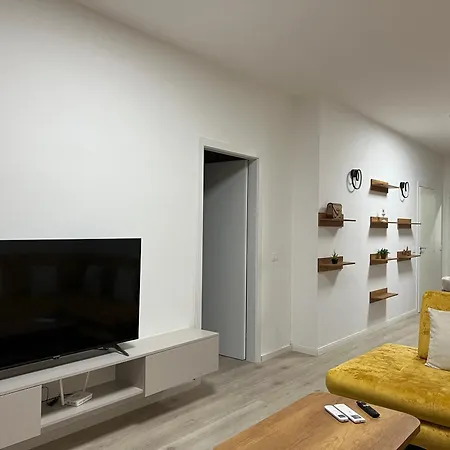 Dennys Apartments New Bazaar Delight Tirana Exterior photo