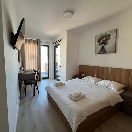 Dennys Apartments New Bazaar Delight Tirana Exterior photo