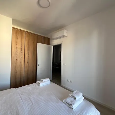 Dennys Apartments New Bazaar Delight Tirana Exterior photo